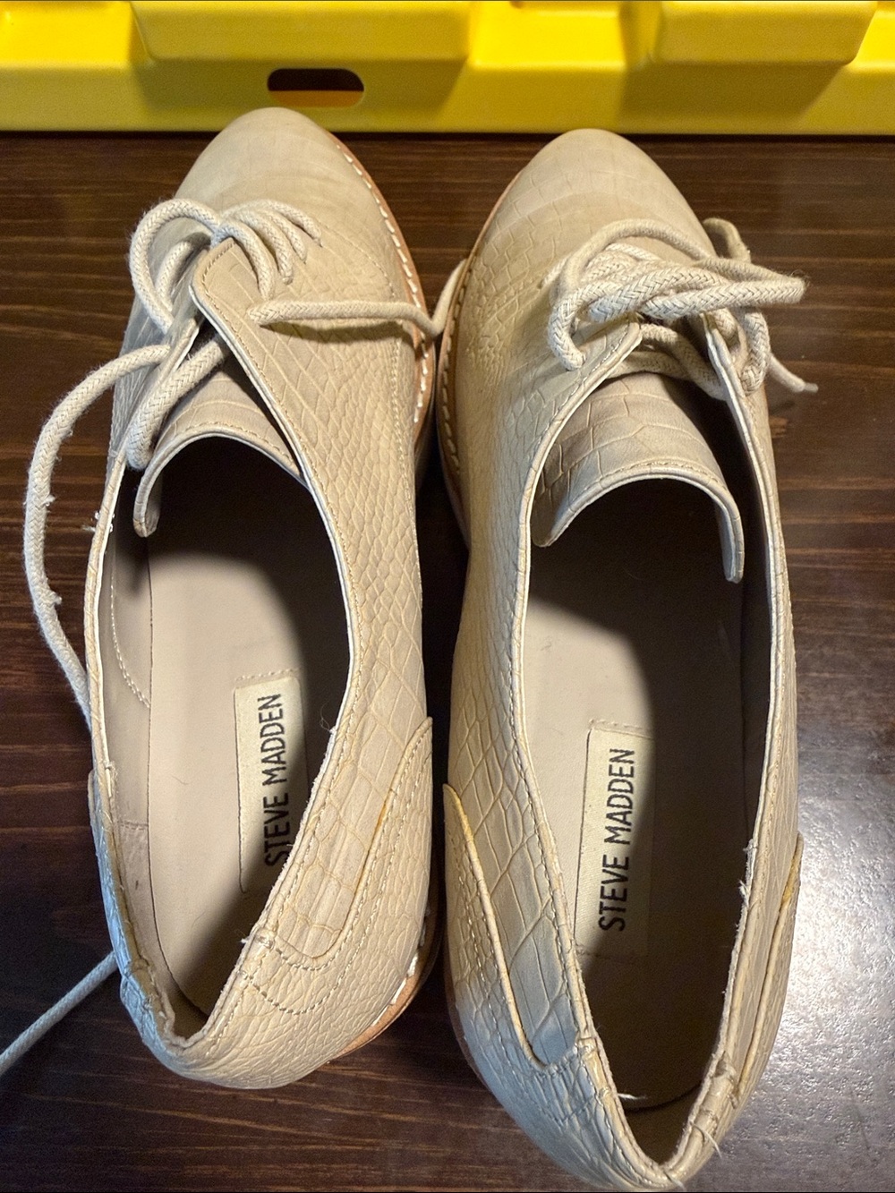 Steve Madden Beige Croc-Embossed Lace-Up Flats